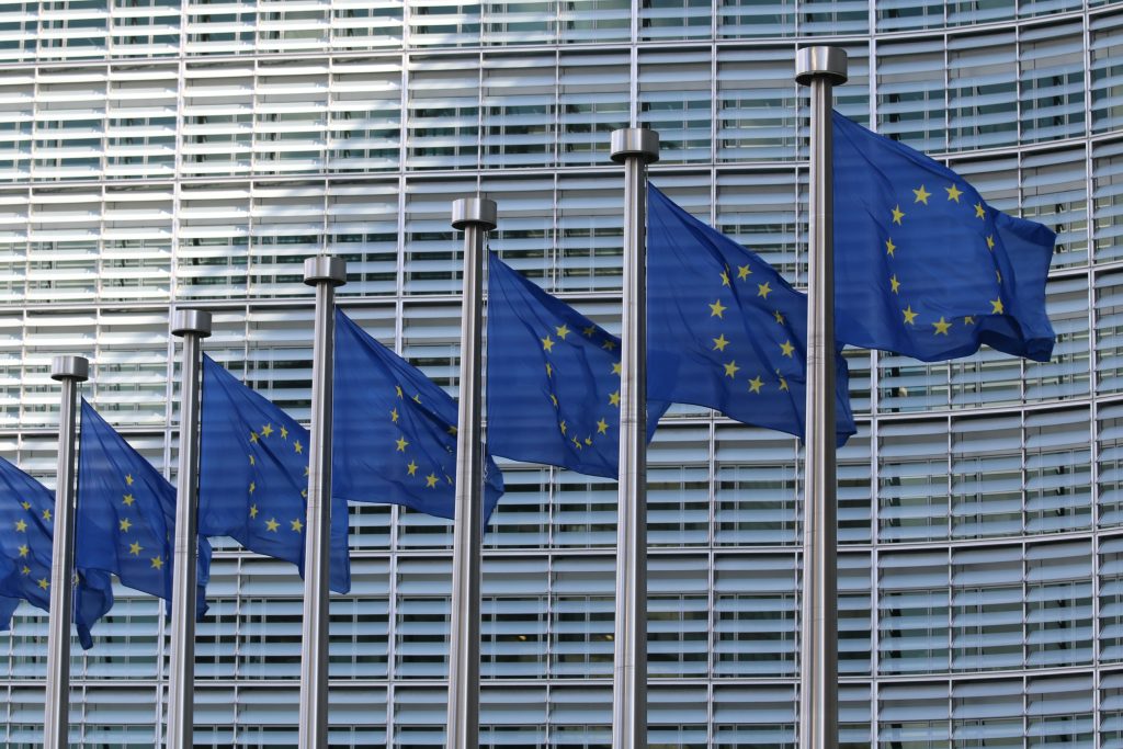 Banderas UE frente a la Sede de la Comision Europea